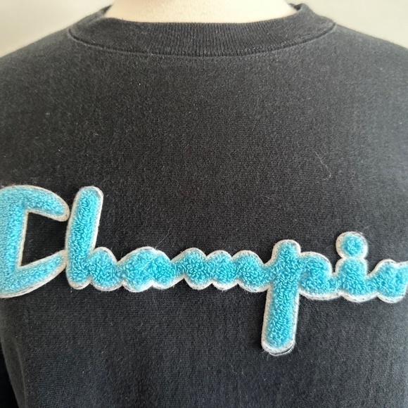 Champion Black Reverse Weave Crewneck Sweatshirt Spellout Logo MED Blue Pink - Picture 2 of 10